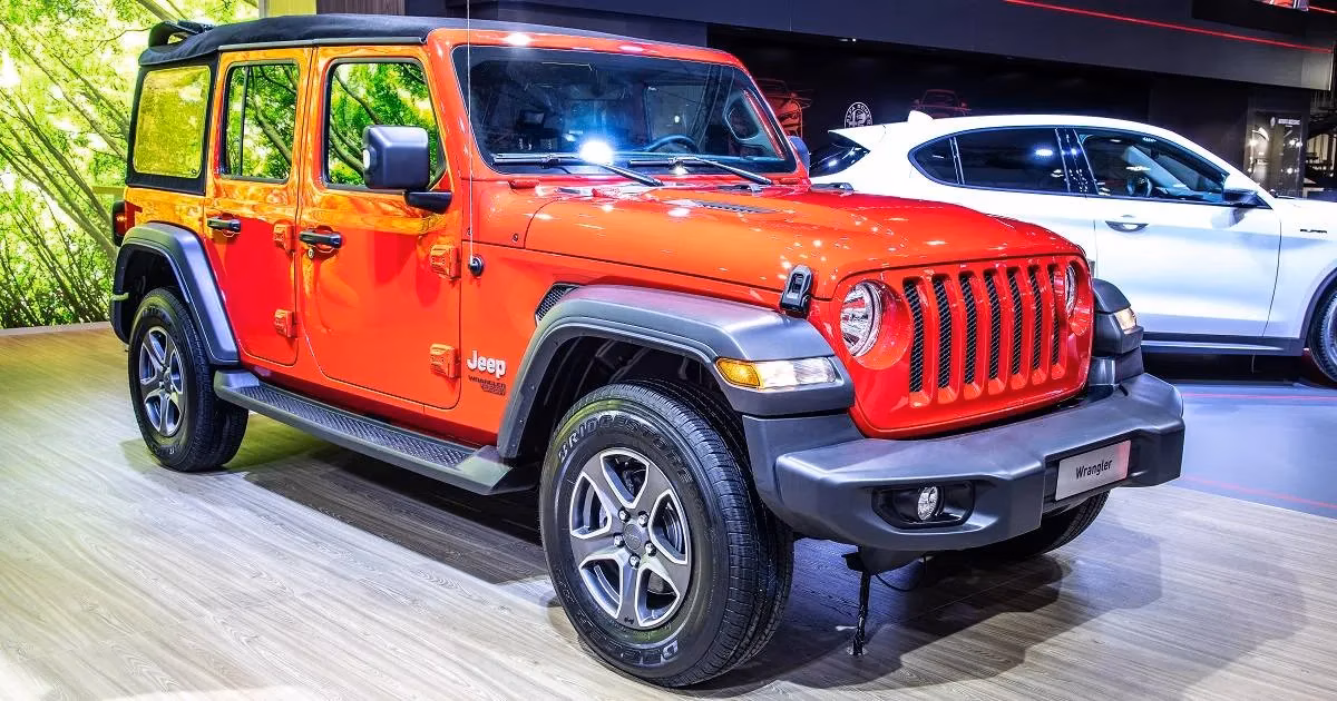 2025-jeep-wrangler-iconic-american-suv-evolves-with-modern-upgrades-image-0